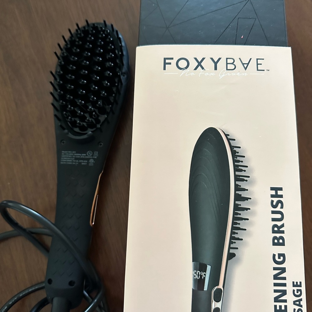 Foxy Bae Straightening Brush - Picture 3 of 9
